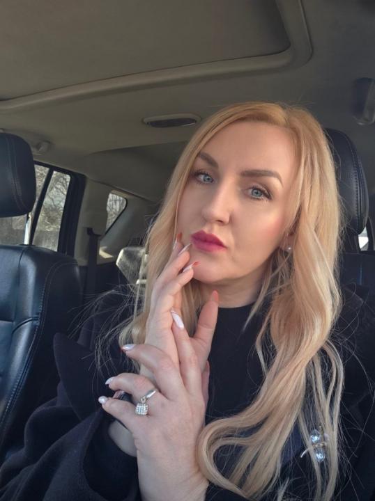 Webcam chat profile for Verlisse: Ask about my Hobbies