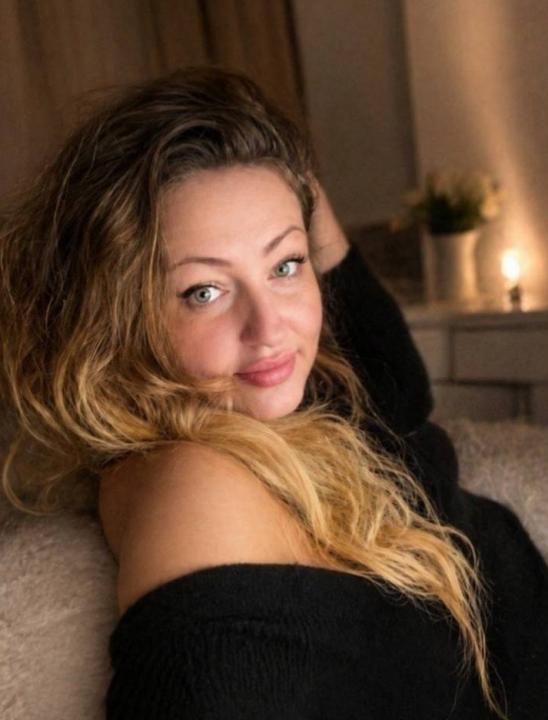 Webcam chat profile for Honelia: Ask about my Hobbies