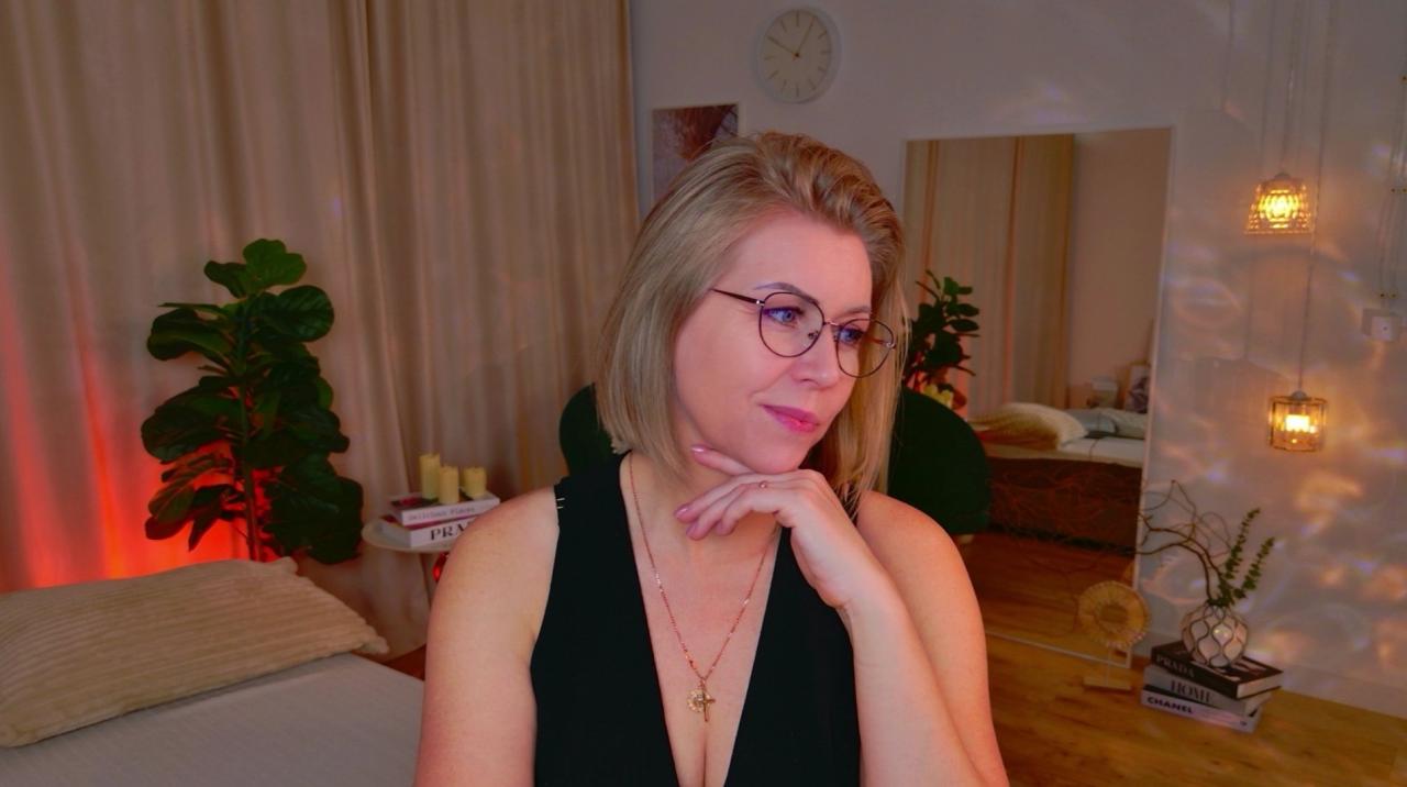 Webcam chat profile for AnnieLight: Legs, feet & shoes