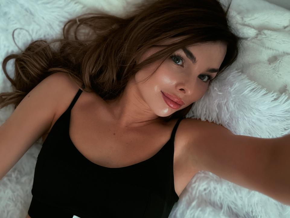 Webcam chat profile for WomanFantastic: Music