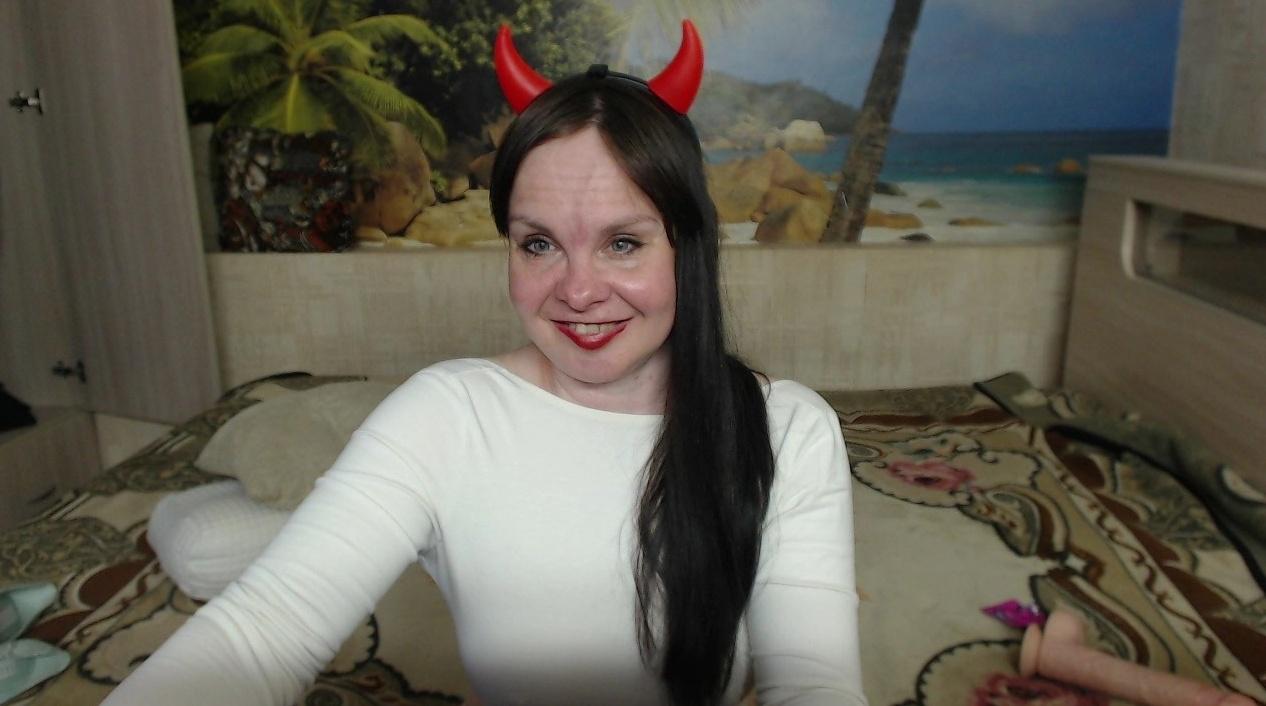 Webcam chat profile for Destinybbb: Bondage & discipline