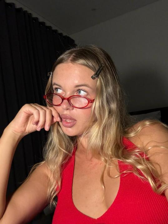 Webcam chat profile for roxycherry: Cooking