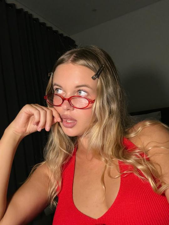 Webcam chat profile for roxycherry: Cooking