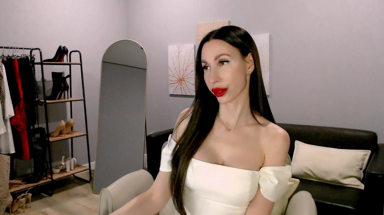 Webcam chat profile for EllaSea: Leather