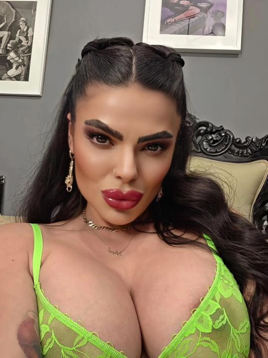 Webcam chat profile for DomDeLuxury: Dominatrix
