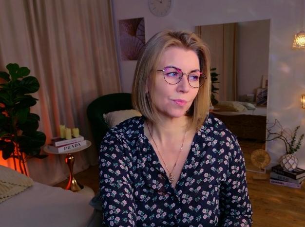 Webcam chat profile for AnnieLight: Legs, feet & shoes