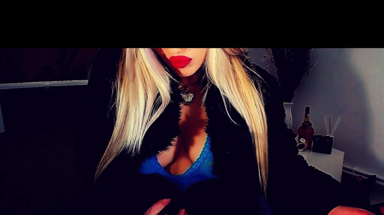 Webcam chat profile for MissDesire: Foot fetish