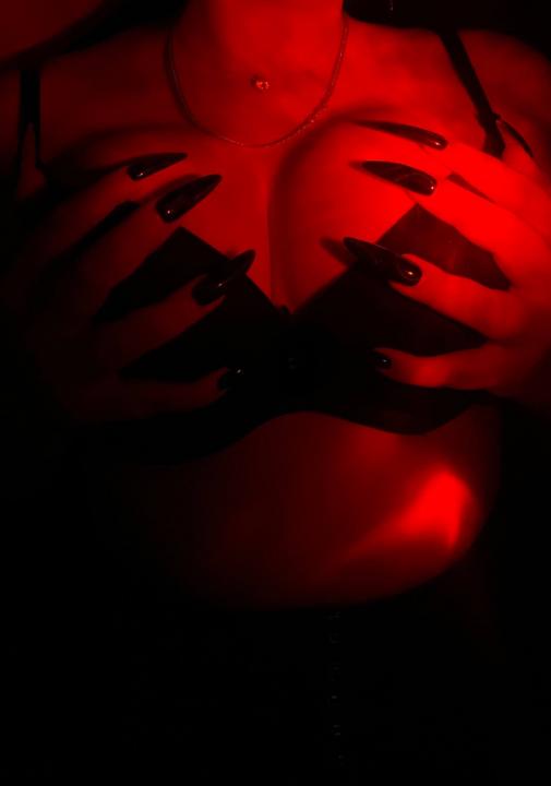 Webcam chat profile for LunaBlush: Leather