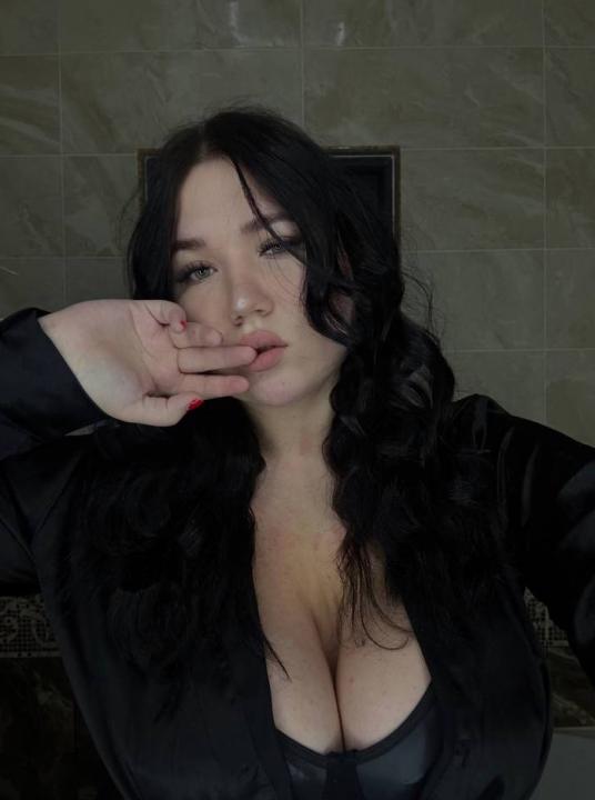 Webcam chat profile for Luna