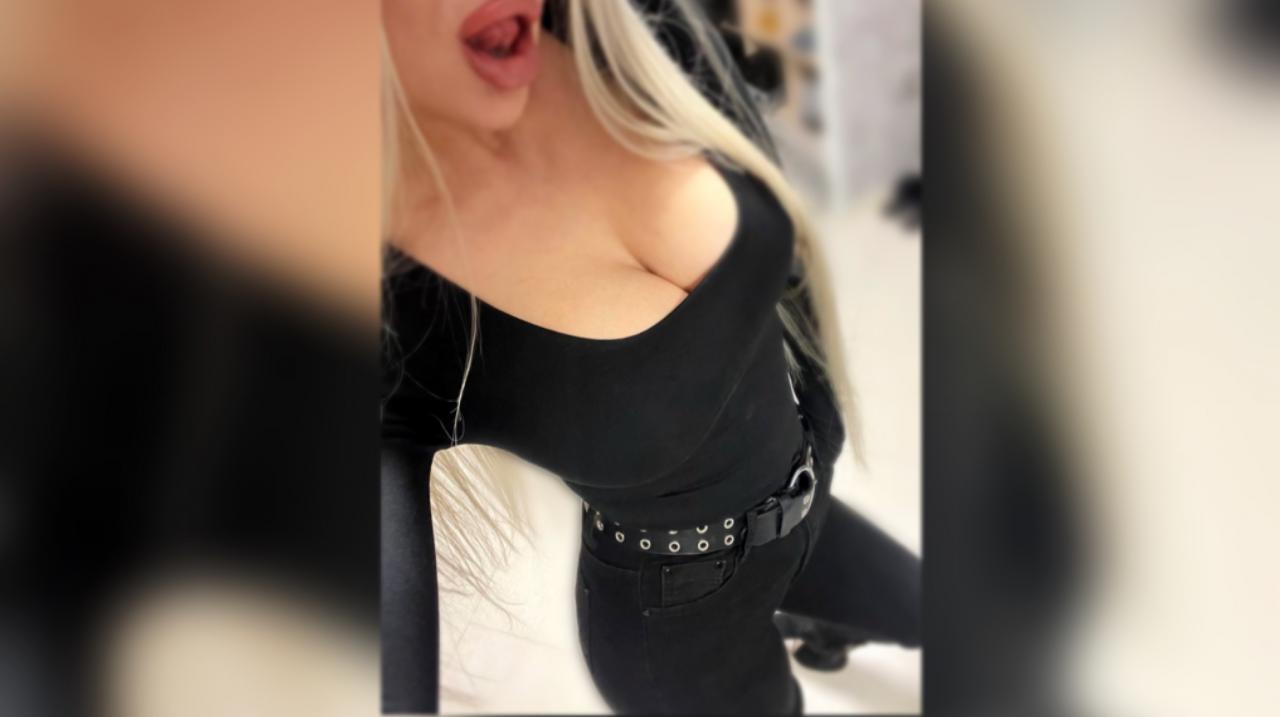 Webcam chat profile for XxxYourGoddessx: Latex & rubber
