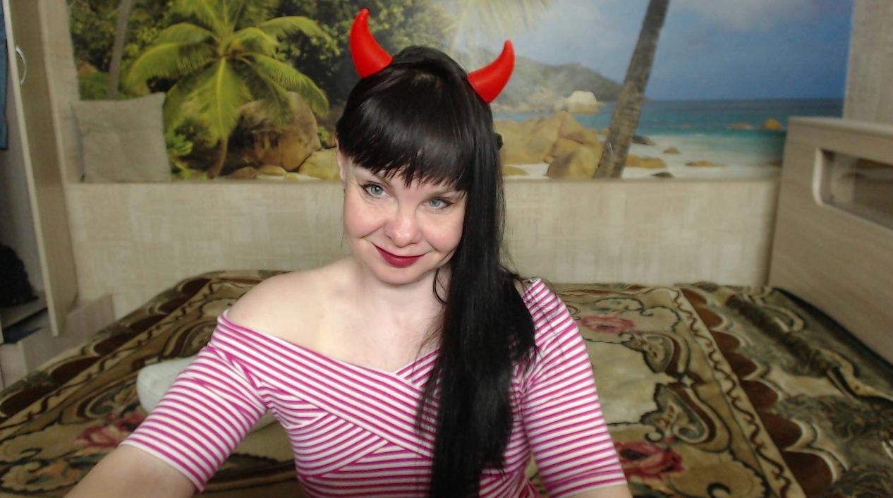 Webcam chat profile for Destinybbb: Bondage & discipline