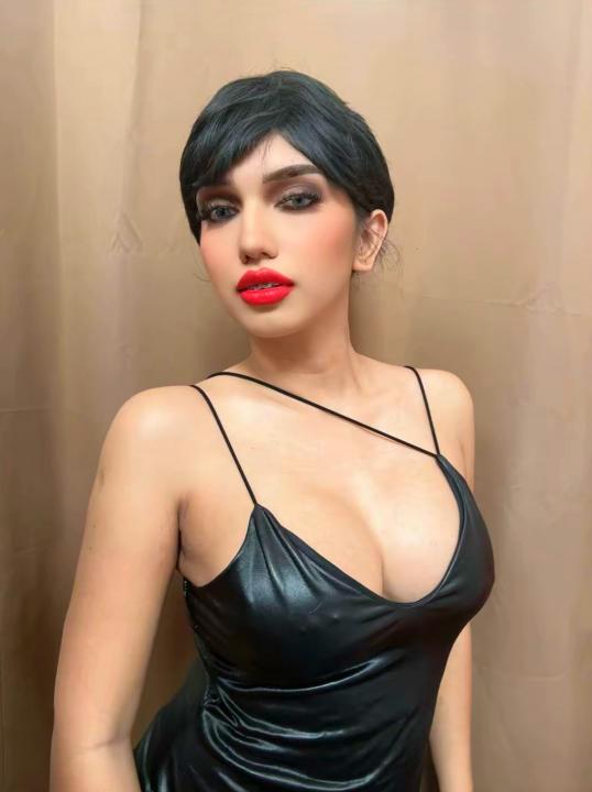 Webcam chat profile for MoonTRANS: Dominatrix