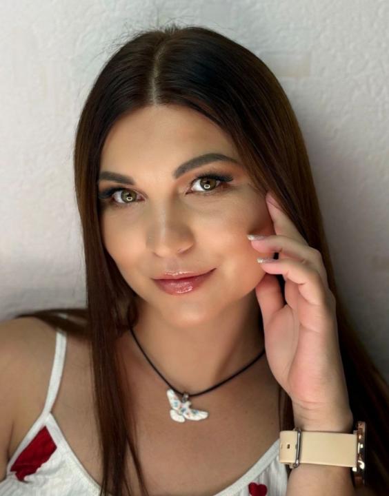 Webcam chat profile for RoseWhisper