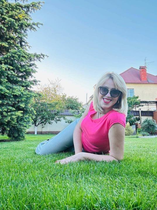 Webcam chat profile for MyAngelShy: Legs, feet & shoes