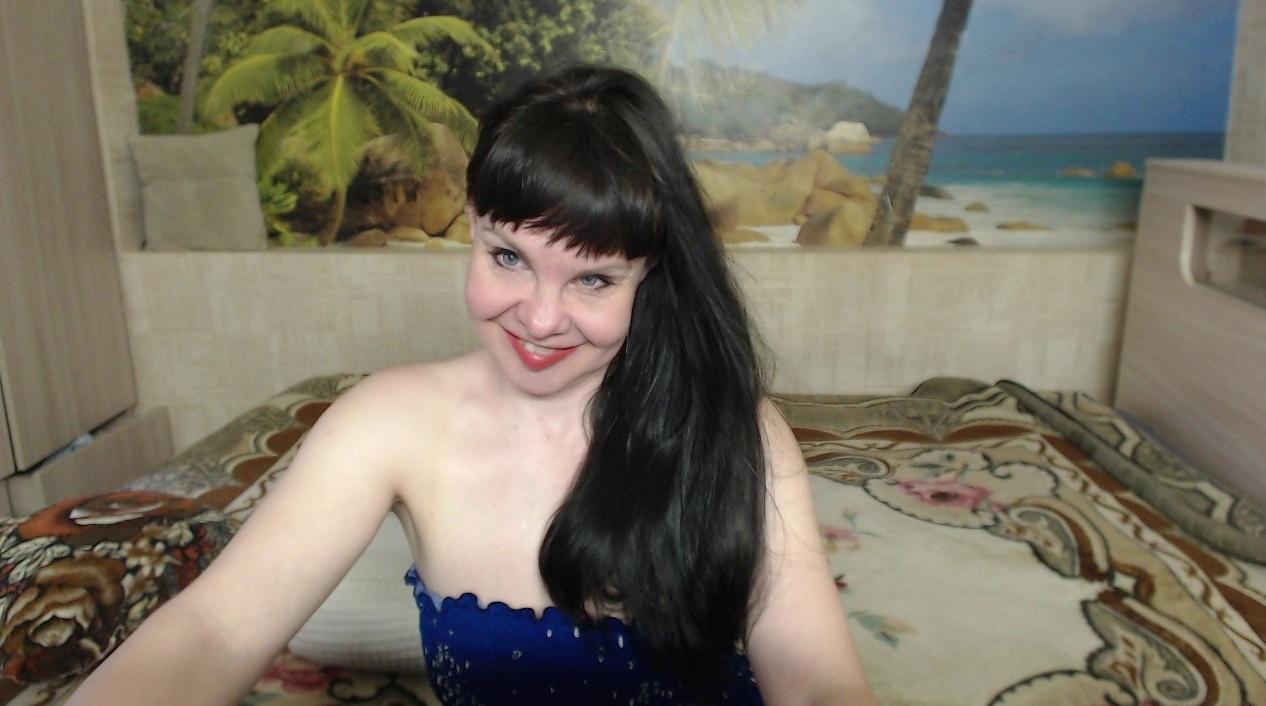 Webcam chat profile for Destinybbb: Bondage & discipline