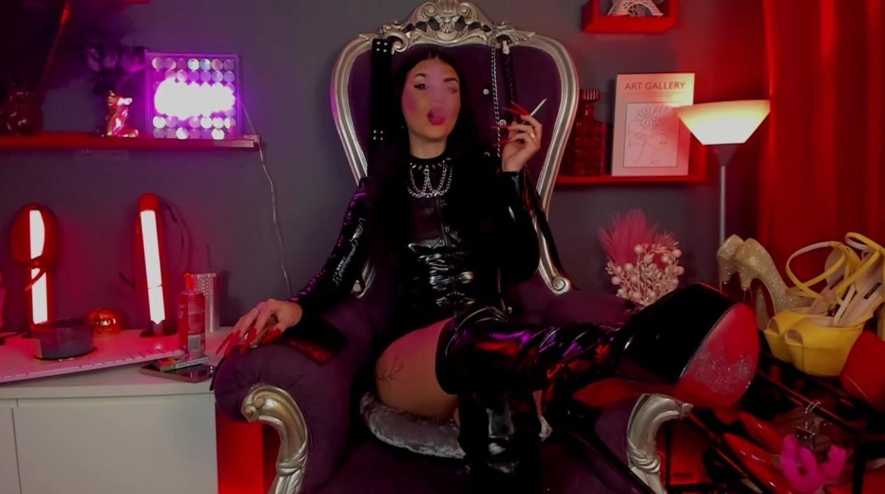 Webcam chat profile for LeaNoire: Dominatrix