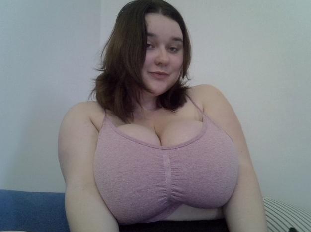 Webcam chat profile for Zelavie