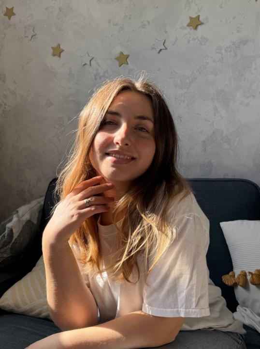 Webcam chat profile for LovelyAura