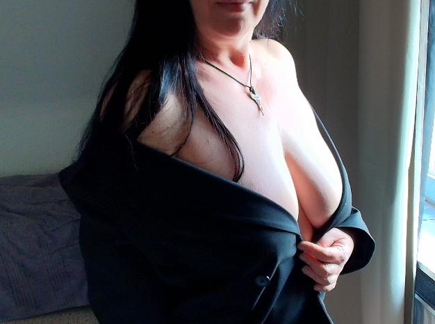 Webcam chat profile for 0001Brunette: Dominatrix