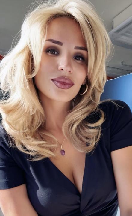 Webcam chat profile for Yoursmisstake: Travel