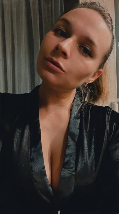 Webcam chat profile for NayaDemon: Dancing