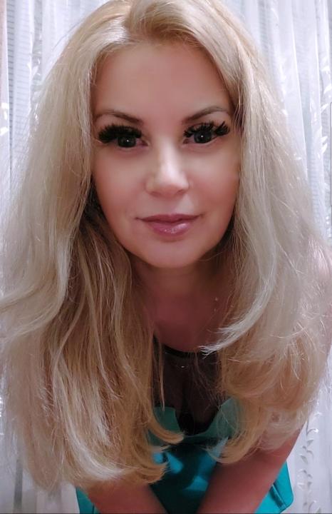 Webcam chat profile for FionaCage: Latex & rubber
