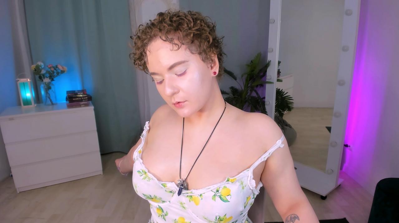 Webcam chat profile for MelittaAdams: Freckles