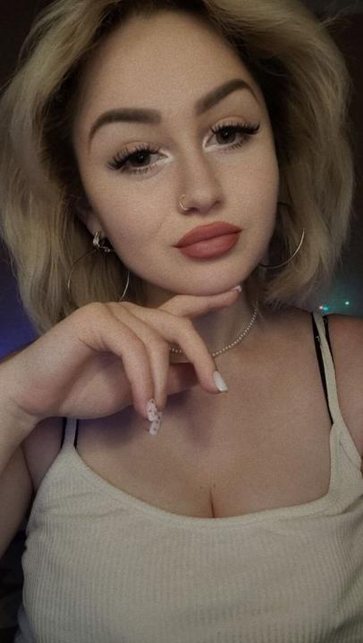 Webcam chat profile for CherryRush909: Ask about my Hobbies