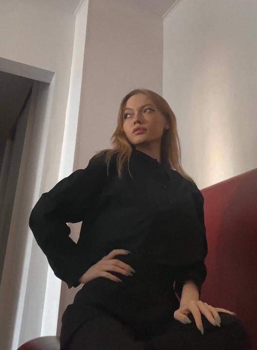 Webcam chat profile for RiriMiri: Outfits