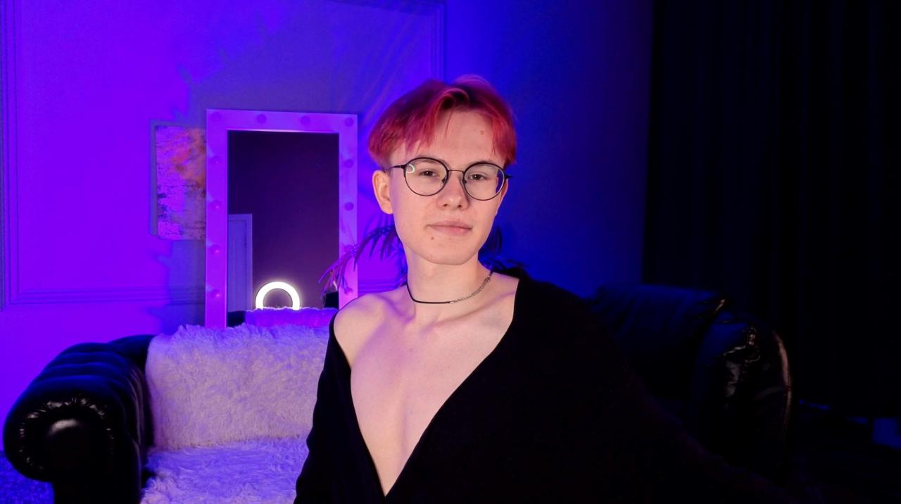 Webcam chat profile for LiamBlair: Nipple play