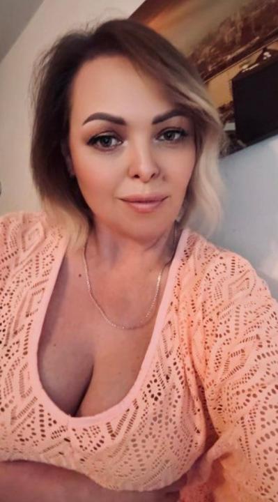 Webcam chat profile for BellaKiss