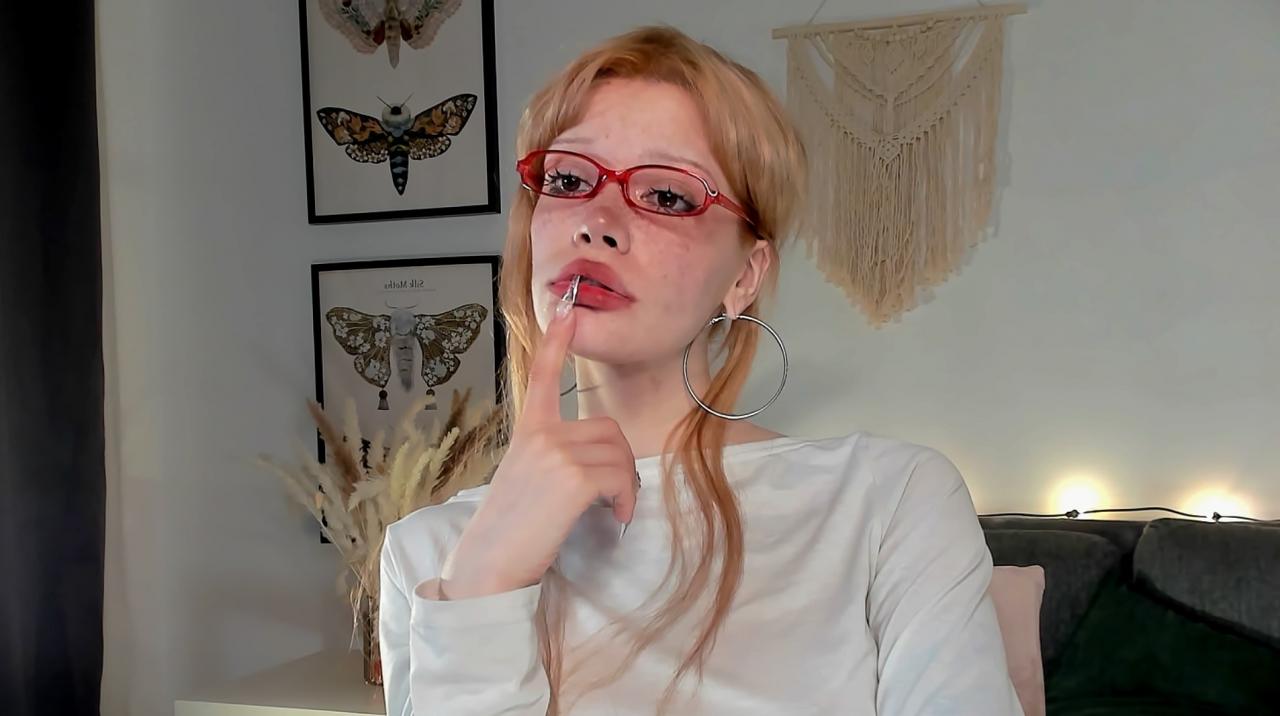Webcam chat profile for SweetMell: Leather