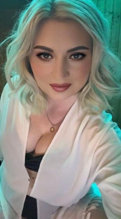 Webcam chat profile for VelvettKiss