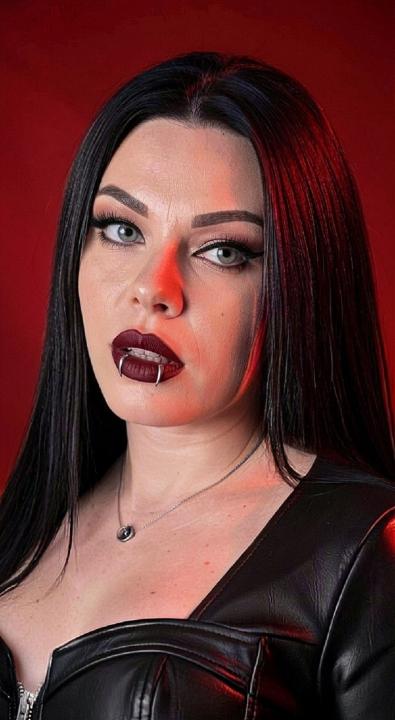 Webcam chat profile for KrissssCharming: Dominatrix