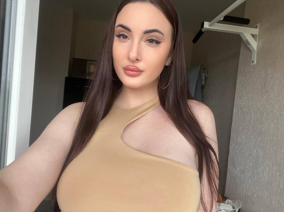 Webcam chat profile for viesmisss: Dancing