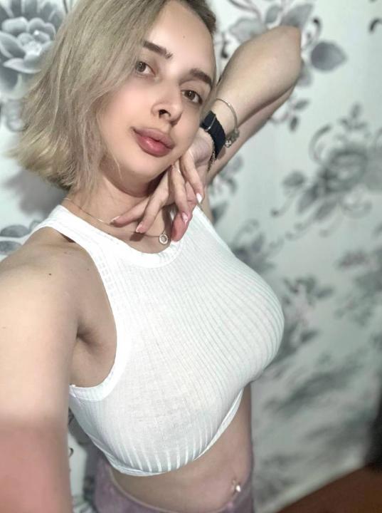 Webcam chat profile for ElliLali: Outfits