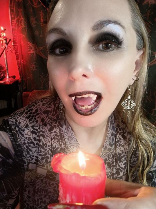 Webcam chat profile for TarotSonya: Latex & rubber