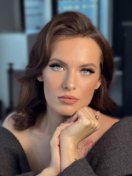 Webcam chat profile for YourNicole: Make up