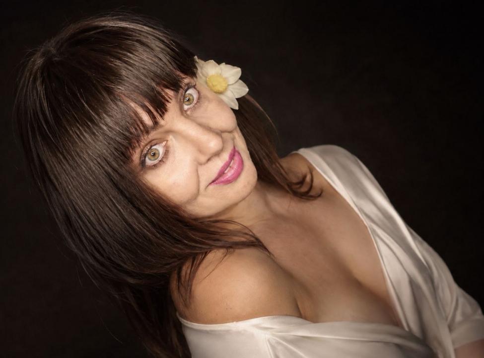 Webcam chat profile for AureliaLunit: Ask about my Hobbies