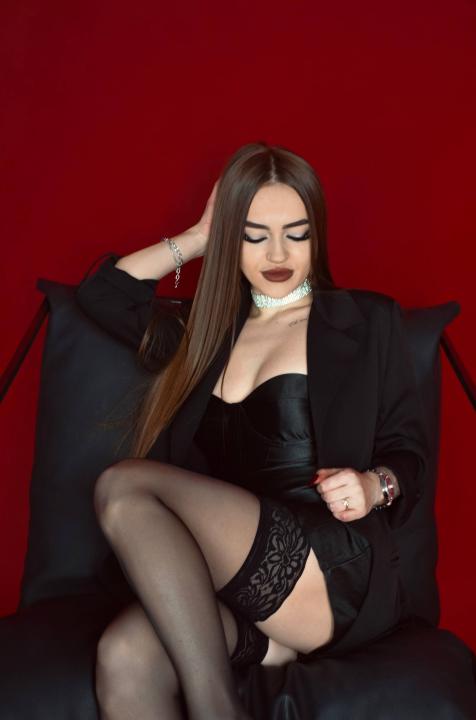 Webcam chat profile for MissFox: Legs, feet & shoes