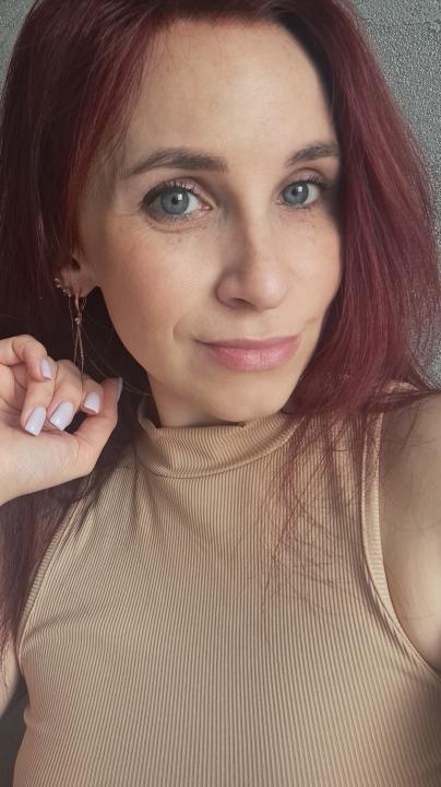 Webcam chat profile for DarkOrchid: Kissing