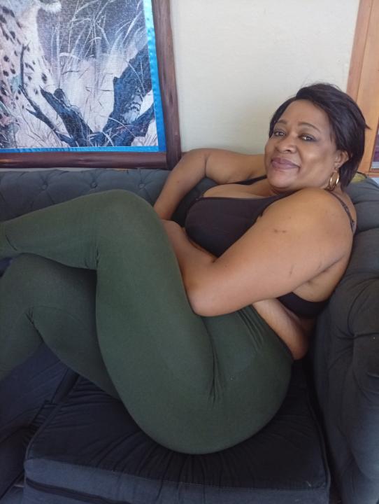Webcam chat profile for BUSTYQUEEN56: Bondage & discipline