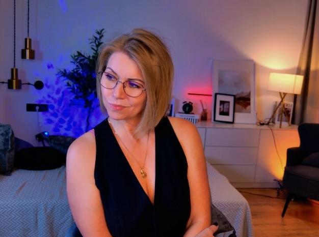 Webcam chat profile for AnnieLight: Legs, feet & shoes