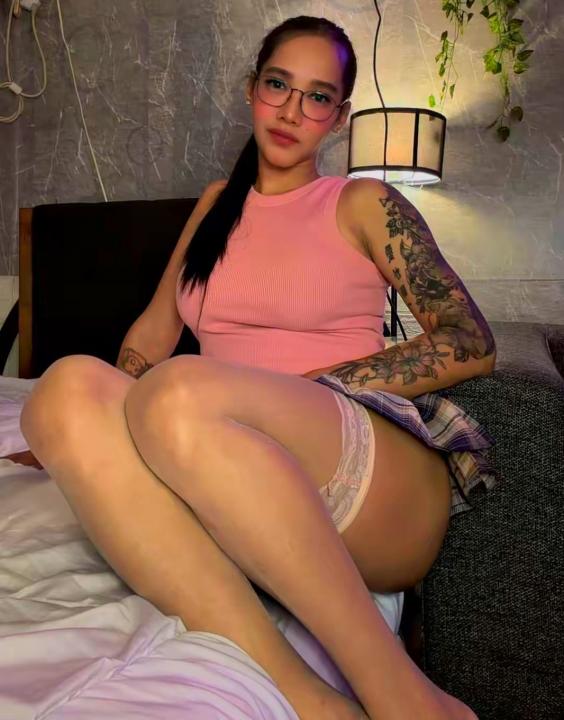 Webcam chat profile for TooHotN2Sexy: Kissing
