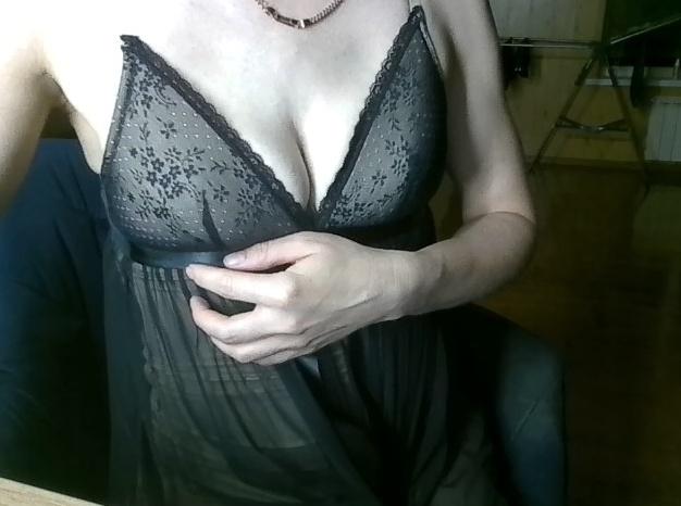 Webcam chat profile for CaramelWoman1