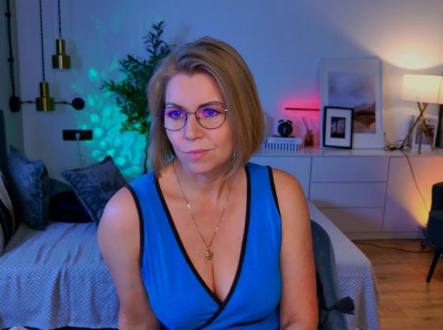 Webcam chat profile for AnnieLight: Legs, feet & shoes