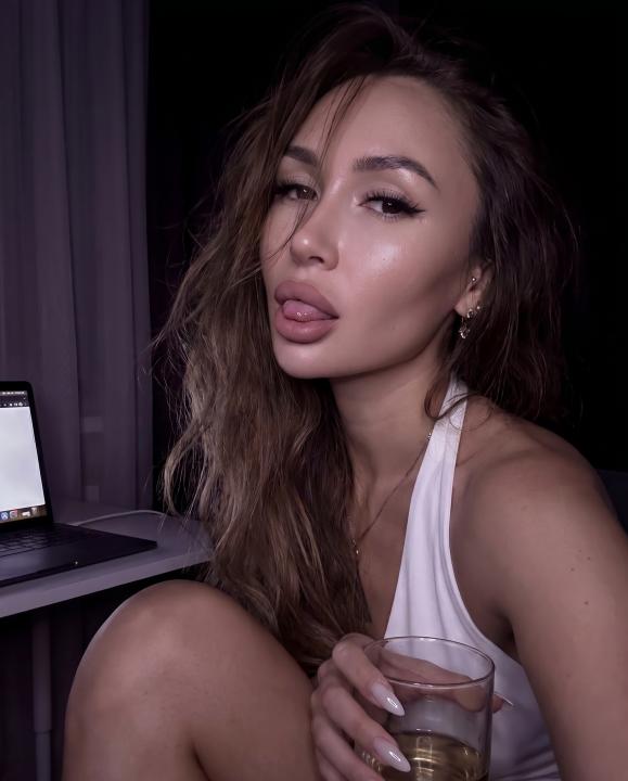 Webcam chat profile for Lolikyt8965: Dancing
