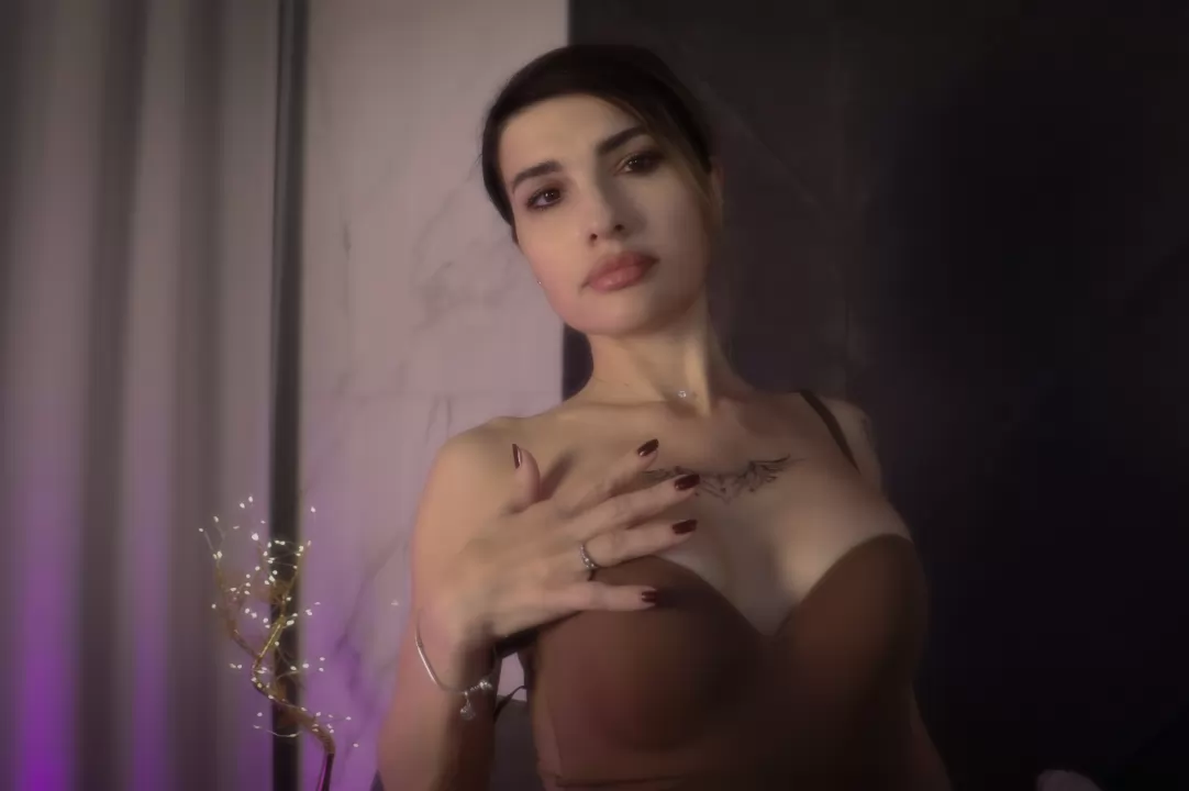 Webcam chat profile for AdeleNovak: Kissing