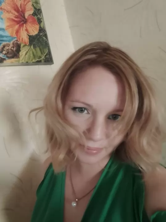 Webcam chat profile for Qerlune: Ask about my Hobbies