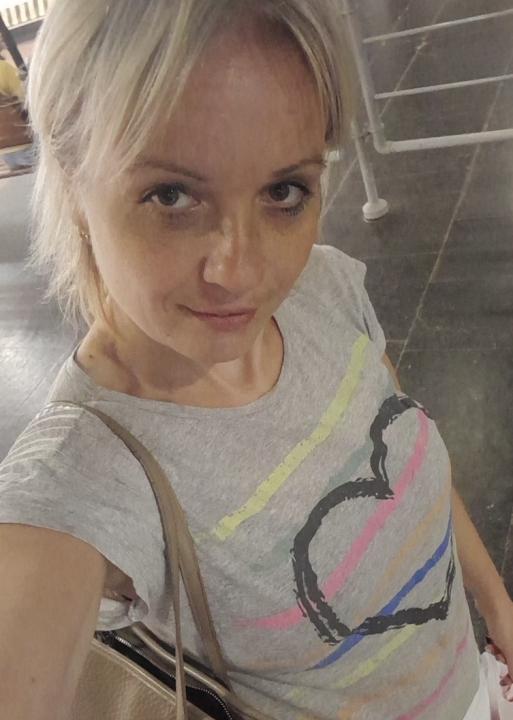 Webcam chat profile for EmilyCroft: Ask about my other interests